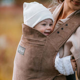 Bébé dans son porte-bébé physiologique Rookie Premium Velour mocha